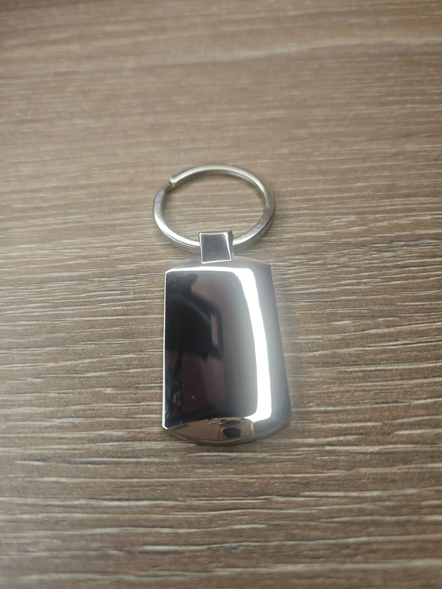 Raktų pakabukas su jūsų automobilio nuotrauka