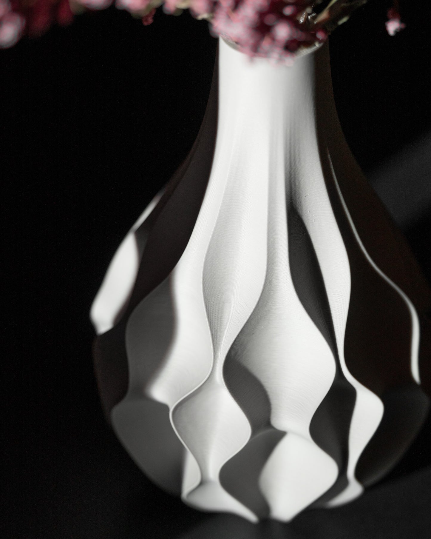 Minimalistinio dizaino Moderni 3D spausdinta vaza „Abyssal“