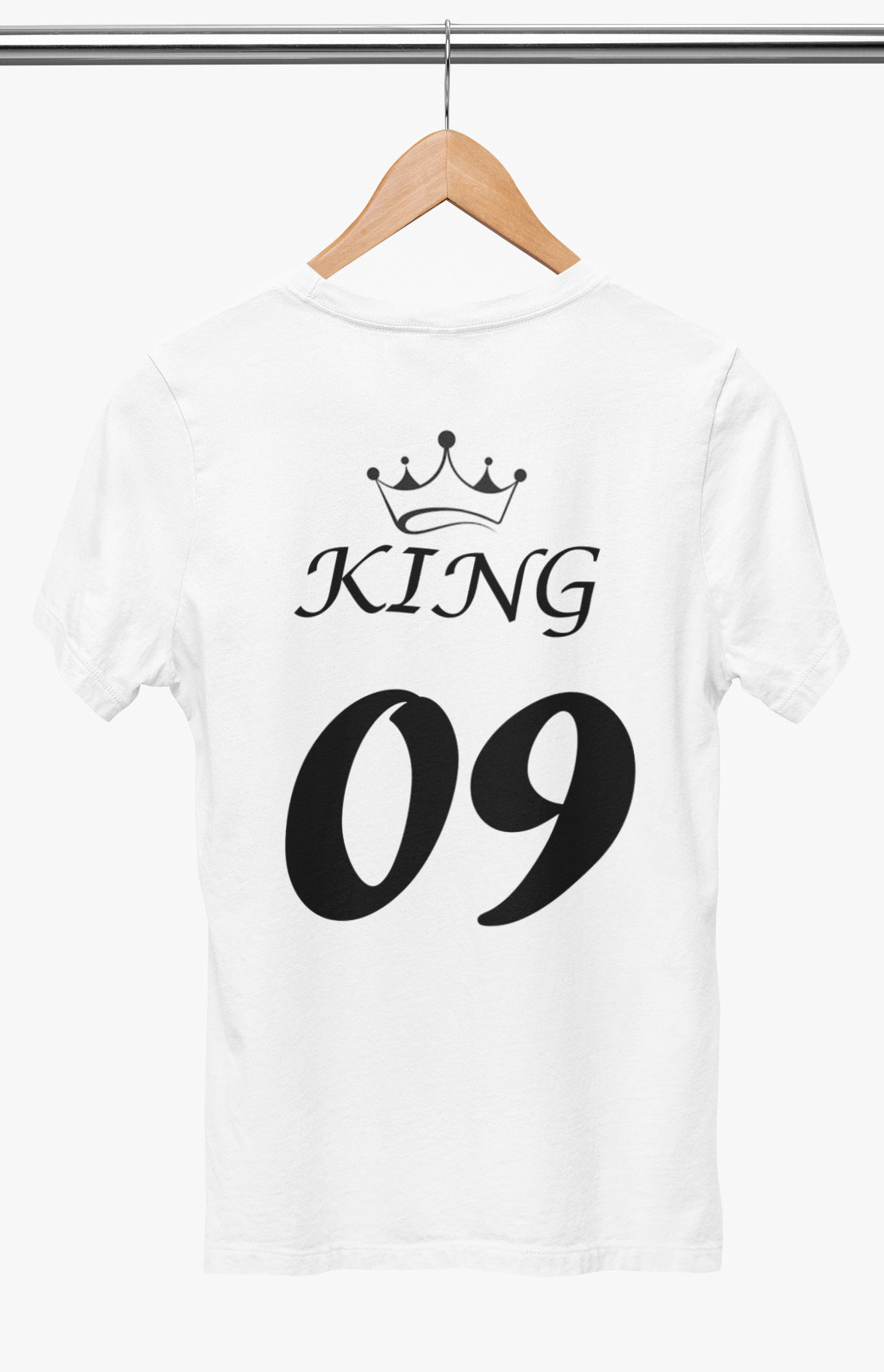 Marškinėliai „King“ – priekinė pusė su minimalistiniu tekstu