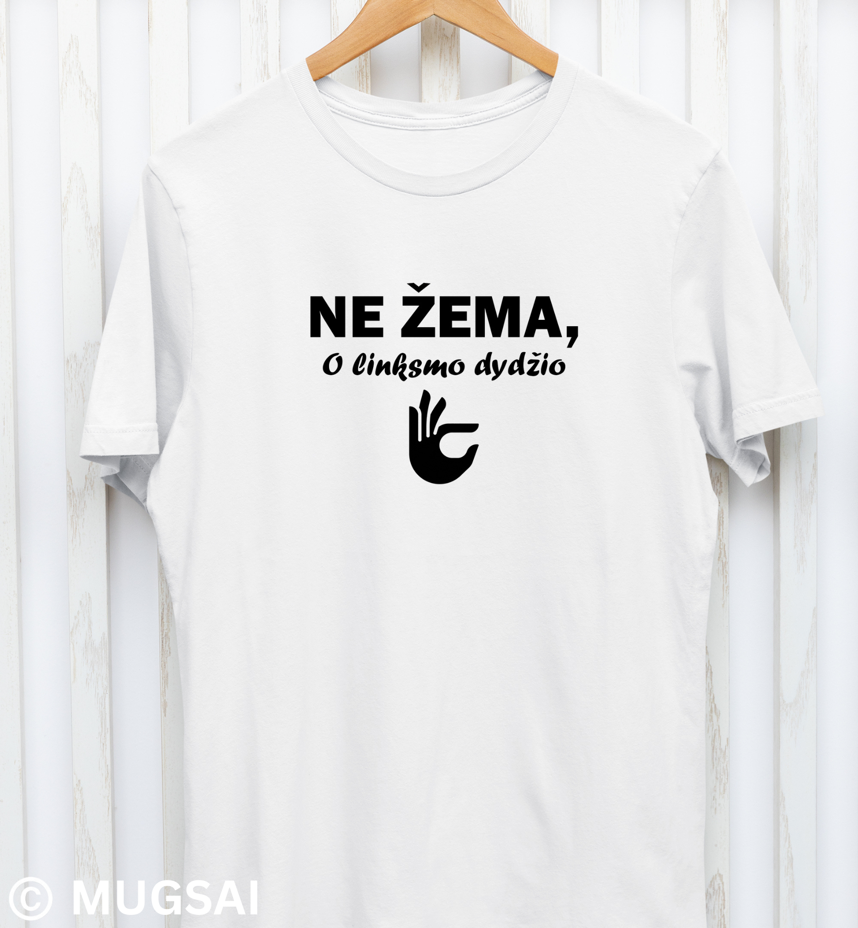 Marškinėliai „Ne žema, o linksmo dydžio“ – priekinė pusė su humoristine fraze