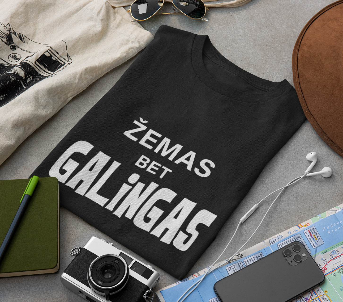 Marškinėliai „Žemas, bet galingas“ – spaudos detalė su humoristine žinute